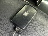 【スマートキー】 車内へのアクセス楽々、今や必須アイテムの「スマートキー」には、キー複製防止「イモビライザー」まで備わっております。