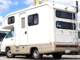 内外装の状態につきましては中古車となりますので経年劣化等による年式相応の使用感はありますが、年式と走行距離から鑑みましても良い状態を保っております。
