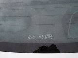 リアガラスのABS搭載のステッカーです。年式や車の特性を考えると改造等荒れた車両が多いですが、とても綺麗なお車です。お車は1台限りですので商談予約は09046440671迄、お電話にてご予約下さい