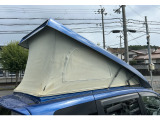 ポップアップルーフがあるの事により就寝人数が増えて室内高も上がります!