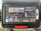 TVナビ、CD/DVD、Bluetoothオーディオなど多機能なデッキ付き!