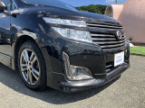 フロントスポイラー ダーククロームメッキのグリルもカッコいいです。