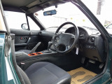 内外装クリーニング済みのお車です。入庫時に磨き作業を行い艶やかなネオグリーンになります。前オーナー車が同色オールペイント済みになりますので、艶やかなお車です。