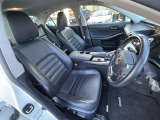 ブラックの本革シート仕様
