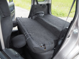 後部座席を前に倒すとこんなに荷室が広がりますので便利です 当社は走行距離の改ざんは一切行いません!! 担当が出張が多い為システム予約は行いませんので09046440671迄、電話にて商談予約下さい。