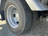 タイヤ山約3分程度残有り。車検問題なく通ります!