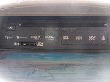 CD,DVD,SDカードスロットル。
