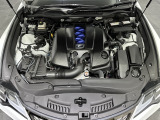 5リッターV8自然吸気エンジンはMAX馬力481PS、MAXトルク535N・mを発生。ムービングパーツの質量合わせやシリンダー径のミクロン単位での調整などが施されたスペシャルなユニットとなります。
