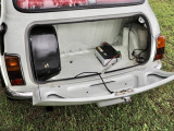 トランク内部も全塗装後の清潔感を保ち、機関だけでなく車体全体に手が入ったことが伝わる