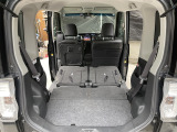 ☆後部座席を倒せば広々荷室になります。車中泊もできるかも?お見逃し無く!!お問い合わせはTEL06-6430-1230 E-mail cars_genesis2007@yahoo.co.jpまで!!☆
