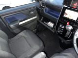 ☆小物入れが多いので使いやすい♪お見逃し無く!!お問い合わせはTEL06-6430-1230 E-mail cars_genesis2007@yahoo.co.jpまで!!☆