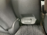 ☆後部座席にもUSB端子が2個付いているので携帯の充電もバッチリ♪♪お見逃し無く!!お問い合わせはTEL06-6430-1230 E-mail cars_genesis2007@yahoo.co.jpまで!!☆