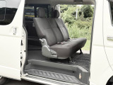 ちなみにハイエースはスーパーGL以上のグレードになると後席クーラー&ヒーターも標準装備!運転席とは独立してオンオフできるからすべての季節で快適に過ごせます。