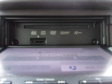 CD,DVD,SDカードスロットル。