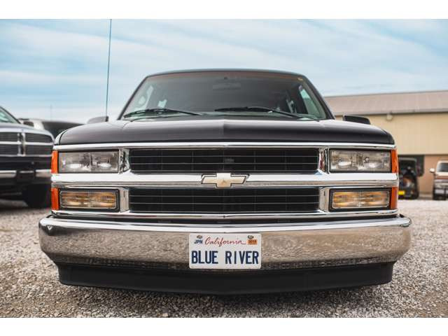 シボレー サバーバン 1500 LS 5.7 V8 97年式 新車並行 TBIエンジン の