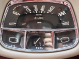 Smiths 製 70mph スピードメーターは 41,381mile を表示、計器類も美しい状態