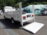 垂直パワーゲート付で溶接機やコンプレッサー、重量物などの積込みも楽にできます。