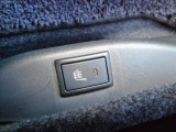 運転席側シートヒーター☆寒い冬に嬉しい機能です☆ ※助手席側は付いてません<(_ _)>