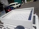 キャブ上部のキャリア寸法:L80 W109 H19.5(荷重60Kg)
