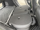 セカンドシート倒すと更に荷室スペース広いです。
