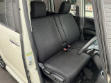 【運転席】気になるようなキズ・汚れやへたり等、大きなダメージはなく良好な状態です。