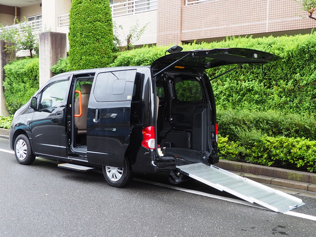 NV200バネットバン 車いす2名 計6名 リヤーエアコン付き