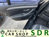 リア3面プライバシーフィルム施工してます。
