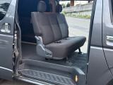 そして足元ライトがついているのもなんか暖かい感じがしていいですよね。商用車ではなかなかこういうのありませんよね。