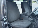 運転席側も中古車はシートのへたりがよく見られるのですが、こちらはほとんどないですね。仕事での使用だったと思われますが、結構丁寧に乗られていたことがわかります。