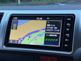 ついでに装備も見ていきましょう。基本的なものは全てついています!まずはトヨタ純正ナビゲーション。ボタンレスタイプのナビだからかっこいいですね!