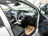 内外装クリーニング済みのお車です。入庫時に磨き作業を行い艶やかなシルバーメタリック(1F7)になります。