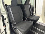 【全国納車OK】 現車をご覧になれないお客様でも、安心してお車をご購入いただける環境を整えております。 色々な角度から撮影したたくさんの画像など豊富な資料送りいたしております。