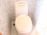 居住空間の必需設備♪トイレルーム(照明&換気扇付き♪)!!!