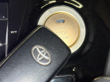 【スマートキー】 車内へのアクセス楽々、今や必須アイテムの「スマートキー」には、キー複製防止「イモビライザー」まで備わっております。