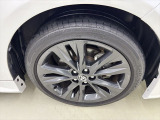 【全国納車OK】 現車をご覧になれないお客様でも、安心してお車をご購入いただける環境を整えております。 色々な角度から撮影したたくさんの画像など豊富な資料送りいたしております。