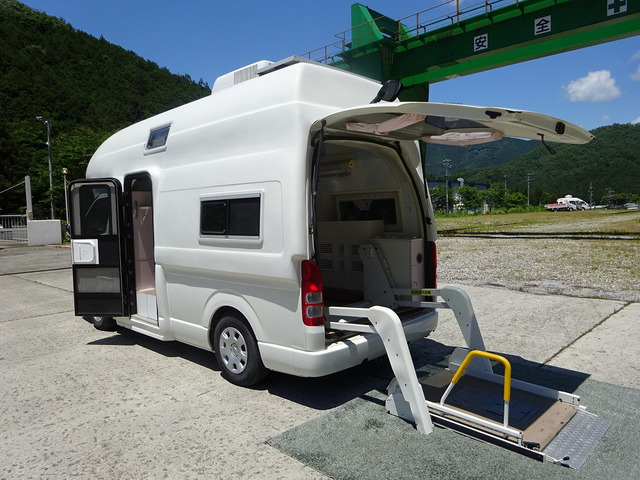 ハイエースバン  元歯科訪問車 車いすリフト 発電機付