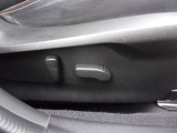 運転席パワーシート。