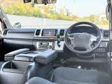 あとスーパーGLは運転席と助手席がしっかり独立してるから、それぞれ前後に動かしたりフルフラットにできたりするのがグッド!乗用車っぽくも使いたいならスーパーGL以上がおすすめです。