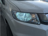 HIDヘッドライトなので明るいですよ。納車時にはヘッドライトのクリーニングも行い更に綺麗な状態に仕上げます。