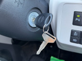 在庫車両はオークションでの仕入れやお客様から買取や下取りした車両になります。機関系、修復歴、外装や内装の状態などを明確にご説明いたします。