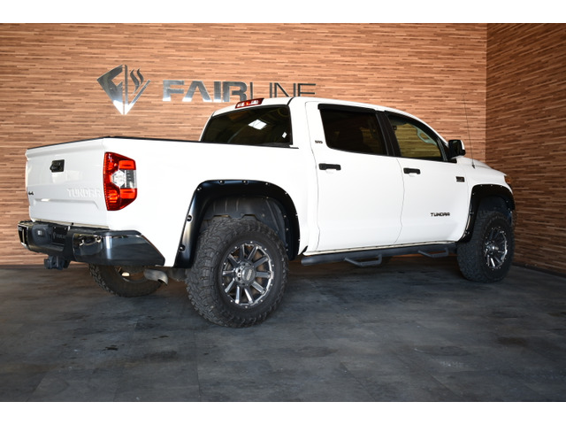 米国トヨタ タンドラ クルーマックス SR5 5.7 V8 4WD リフトアップ