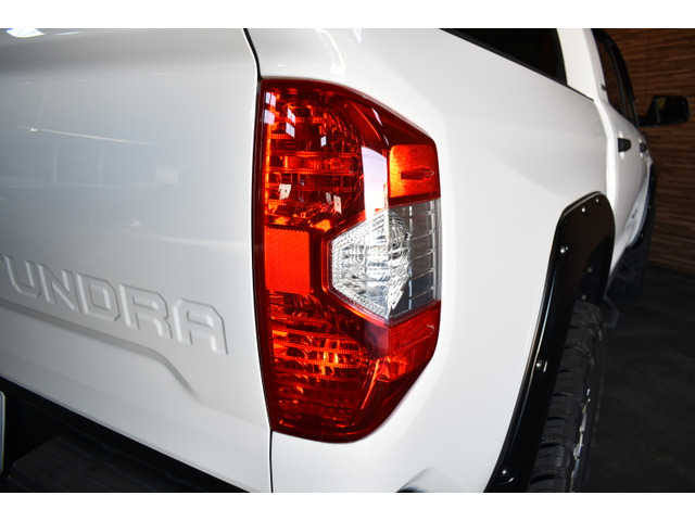 米国トヨタ タンドラ クルーマックス SR5 5.7 V8 4WD リフトアップ