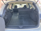 リアシートは分割可倒式です。