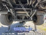 フレーム・アウトリガー:フレームサビ無し、塗装済で汚れも無しです!!アウトリガーは左右ともに接地安定しています!!いすゞフォワードセルフクレーン車!!お気軽にお申し付けくださいませ♪栃木県ハイトレーディング