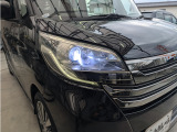 プロジェクターレンズにより顔つきが精悍なイメージに仕上がったHID式ヘッドライト。納車時にはヘッドライトのクリーニングを施してお渡しいたします。