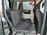 リアシートは使用感はありますが当店は全車クリーニングを実施しておりますので、とても綺麗な状態です!車内は広々としていて、ゆったりとした4人乗りです!お出かけにも大活躍!