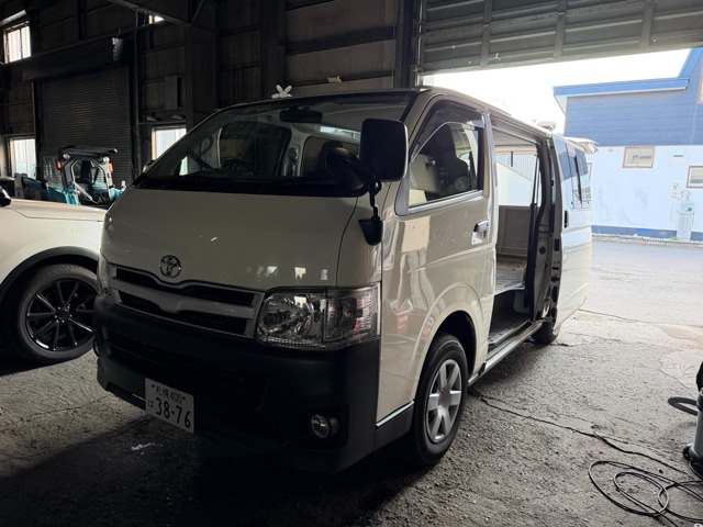ハイエースバン 3.0 DX ロング ディーゼル 4WD 電動リフト付き AC100V電源