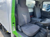 車内シート、破れなく綺麗です!