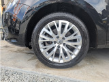 ホイールは純正17インチを採用。メッシュデザインですが輸入車だけに拘ったデザインになります。