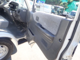最大積載量:1000kg 車両重量:1220kg 車両総重量:2385kg
